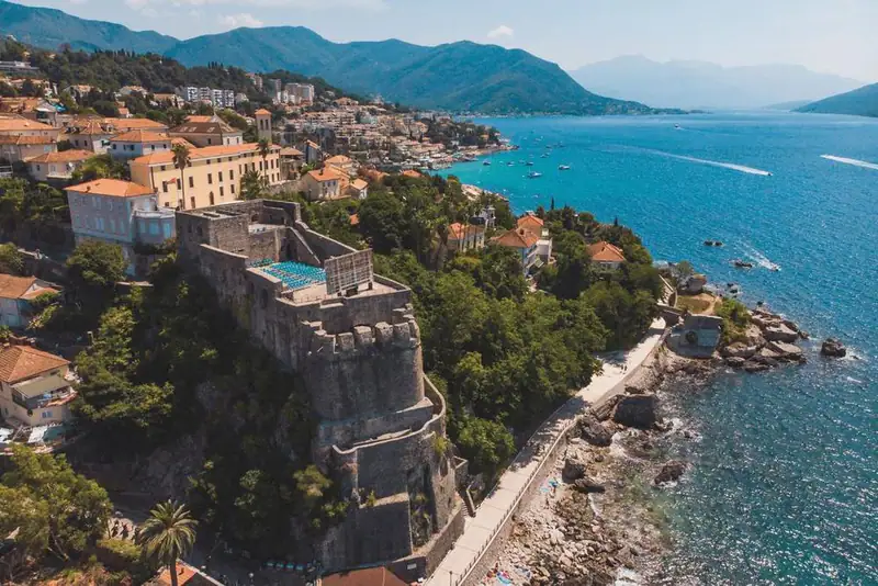 Forte Mare and the Pet Danica promenade in Herceg Novi